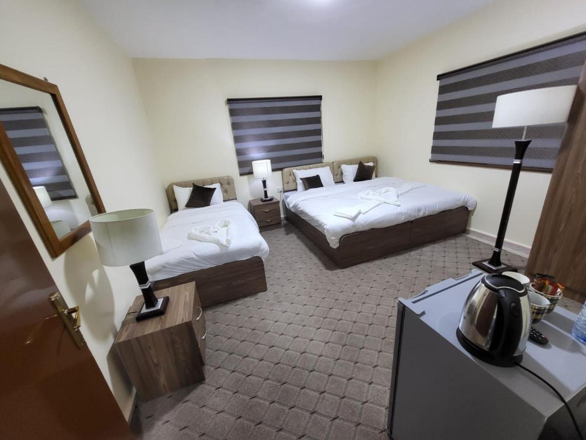 Petra Hills House Hostel Wadi Musa Exterior photo