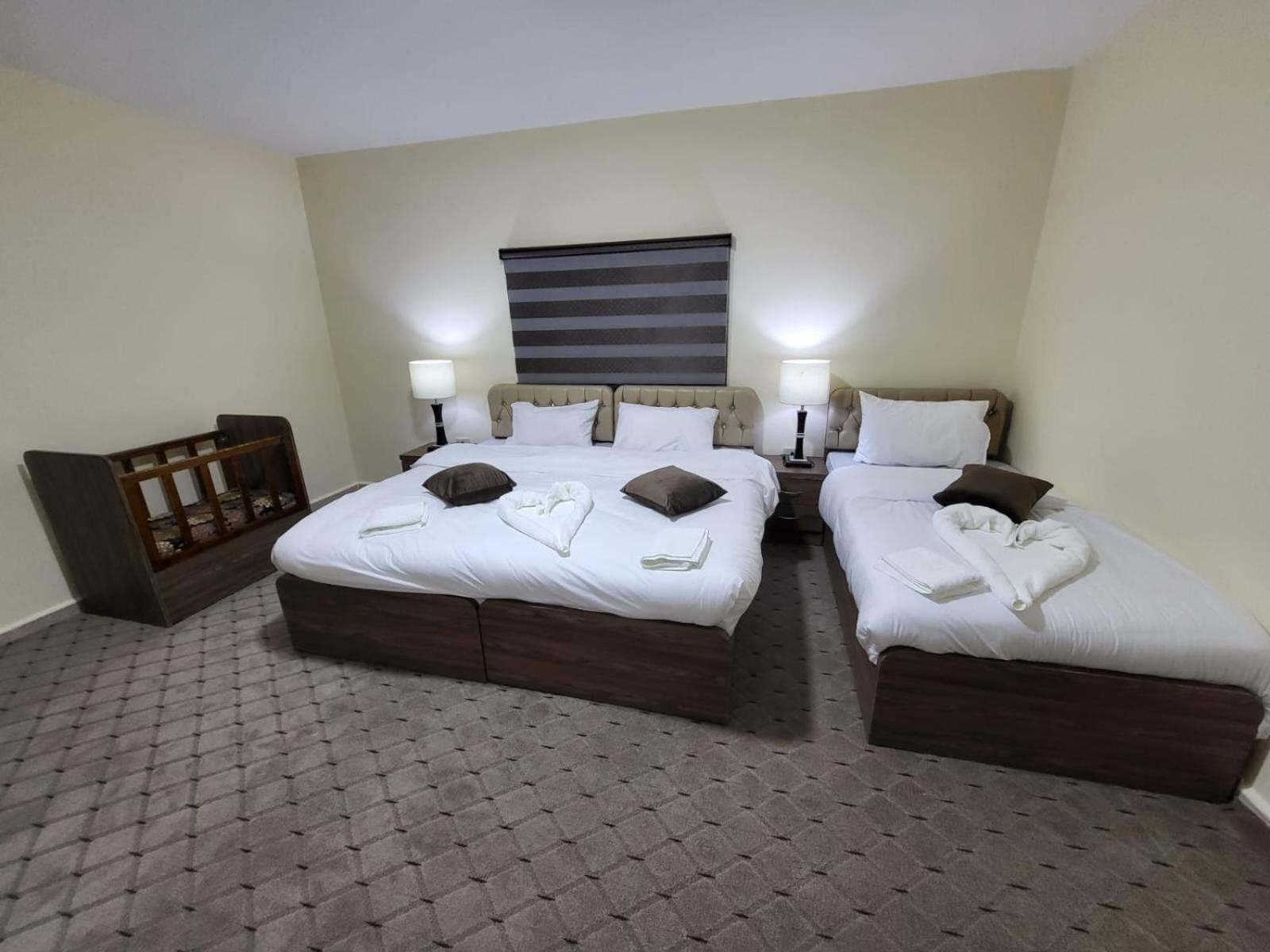 Petra Hills House Hostel Wadi Musa Exterior photo